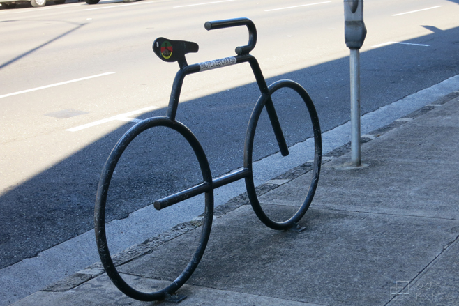 ハワイの自転車型 駐輪ラック