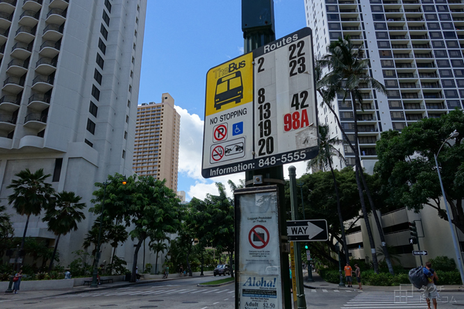 ハワイのバス停・標識（the bus）