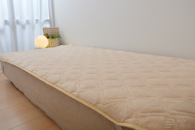 ベッドに取り付け／太陽の敷きパッド・冬用・発熱繊維