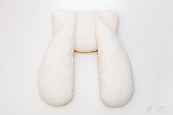 形状・通常時／枕と抱きまくらが一体になった・ハグーピロー（hugoo-pillow）