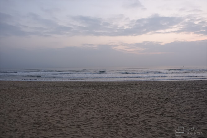 早朝のビーチ・海辺／ベトナム・ダナン・ミーケビーチ