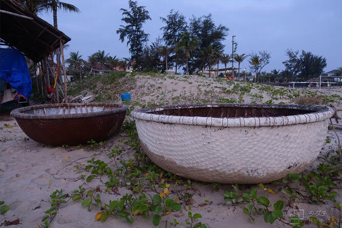 一寸法師みたいなお椀の小舟「カイムン」／ベトナム・ダナン・ミーケビーチ