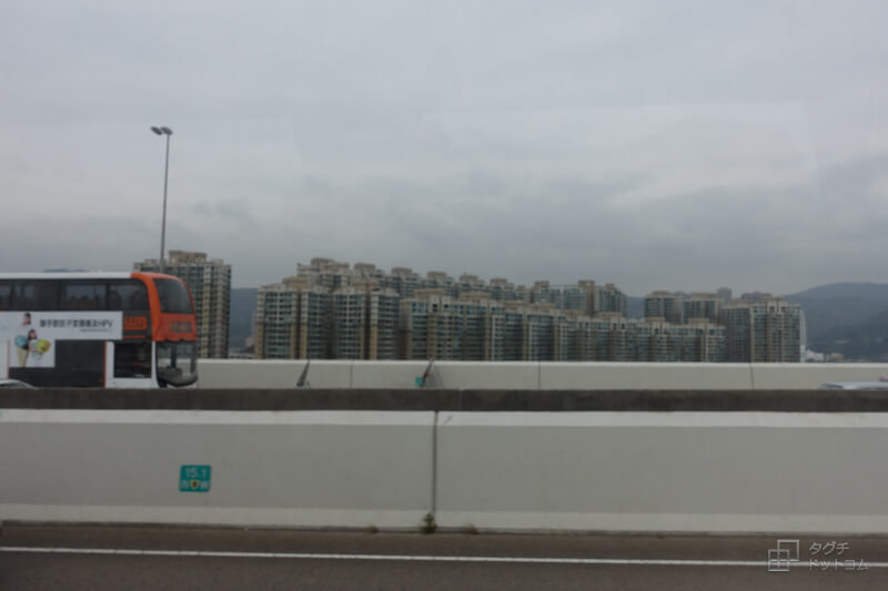 バスの車窓から眺める香港の高層マンション／香港旅行記・Hong Kong Travel