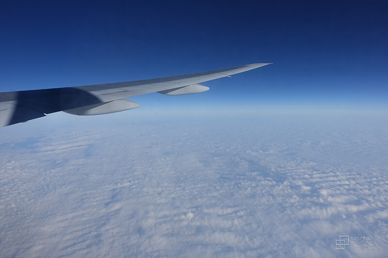 キャセイパシフィック航空の窓から見える雲の絨毯／香港旅行記・Hong Kong Travel